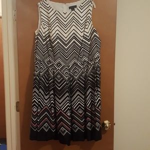 Chevron dress with pockets!